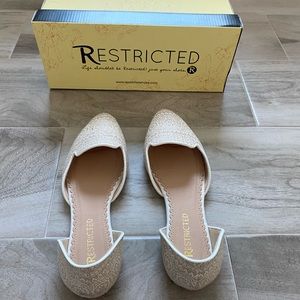 Restricted Pointed Toe Shoes